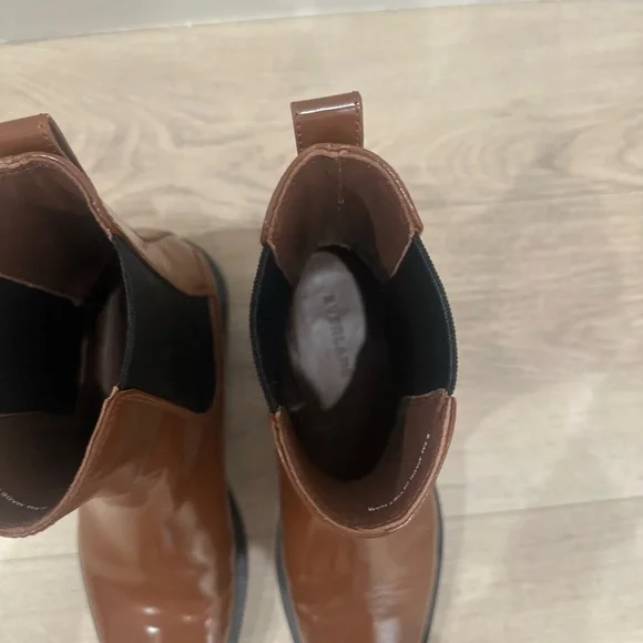 Everlane Chelsea Boot - Picture 8 of 9
